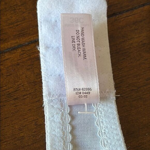 Victoria Secret Vintage Elegant White Lace Strapless Bra - Picture 7 of 7